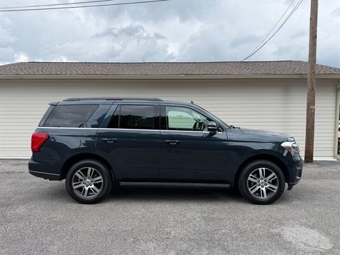 Used 2024 Ford Expedition XLT RWD image 1