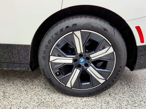 Used 2024 BMW iX xDrive50 w/ Sport Package AWD/4WD image 9