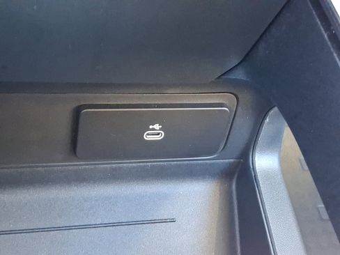 Used 2025 Land Rover Defender 110 S image 26