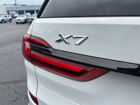 Used 2022 BMW X7 xDrive40i w/ M Sport Package AWD/4WD image 13
