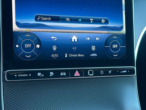 Used 2025 Mercedes-Benz GLC 350e 4MATIC image 27