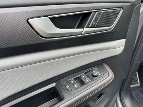 Used 2025 Volkswagen Atlas Peak Edition SE image 15