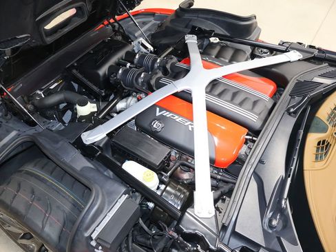 Used 2013 SRT Viper GTS w/ GTS Laguna Interior Pkg image 38