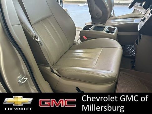 Used 2015 Chrysler Town & Country Touring-L w/ Driver Convenience Group image 28