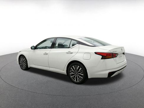 Used 2025 Nissan Altima 2.5 SV FWD image 7