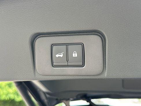 Used 2024 Nissan Rogue SL FWD image 17