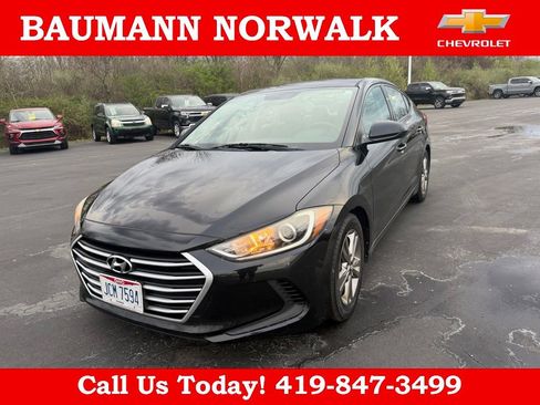 Used 2017 Hyundai Elantra SE image 1