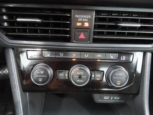 Used 2024 Volkswagen Jetta SE FWD image 23