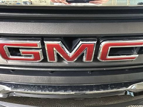 Used 2022 GMC Terrain SLE w/ Driver Convenience Package AWD/4WD image 9