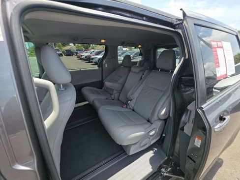 Used 2019 Toyota Sienna XLE FWD image 8