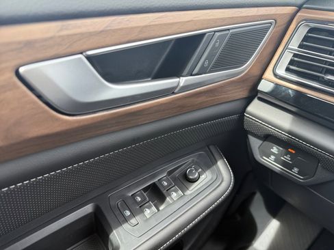 New 2026 Volkswagen Atlas SE AWD/4WD image 32