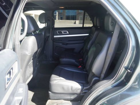 Used 2016 Ford Explorer XLT w/ Equipment Group 202A AWD/4WD image 31