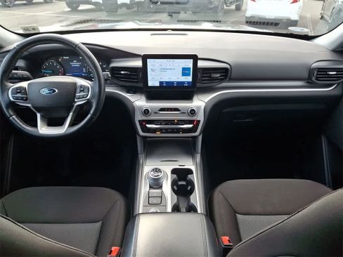 Used 2022 Ford Explorer XLT image 10