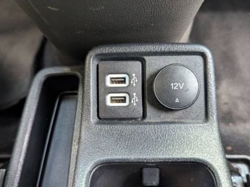 Used 2020 Ford Transit Connect XLT image 38