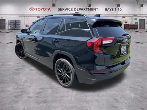 Used 2024 GMC Terrain SLE w/ Elevation Edition FWD image 5