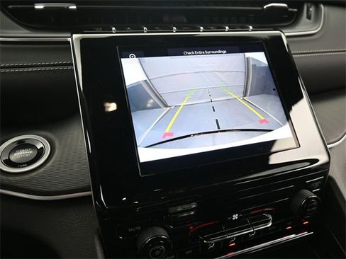 Used 2024 Jeep Grand Cherokee Laredo image 35