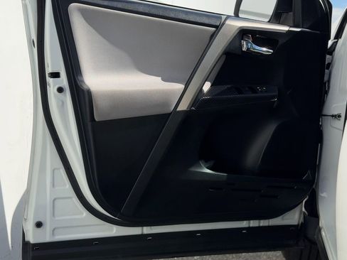 Used 2015 Toyota RAV4 XLE AWD/4WD image 10