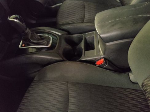 Used 2020 Nissan Rogue S FWD image 26