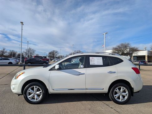 Used 2011 Nissan Rogue SV image 3