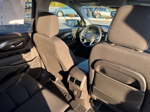 Used 2023 GMC Terrain SLE w/ Driver Convenience Package image 20