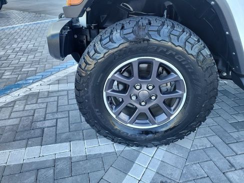 Used 2022 Jeep Gladiator Overland w/ Popular Equipment Package AWD/4WD image 12