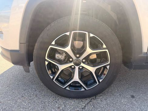 Used 2025 Jeep Compass Limited AWD/4WD image 10
