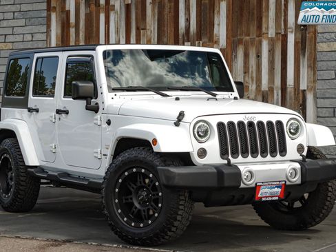Used 2015 Jeep Wrangler Unlimited Sahara AWD/4WD image 9