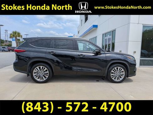 Used 2023 Toyota Highlander Platinum FWD image 10