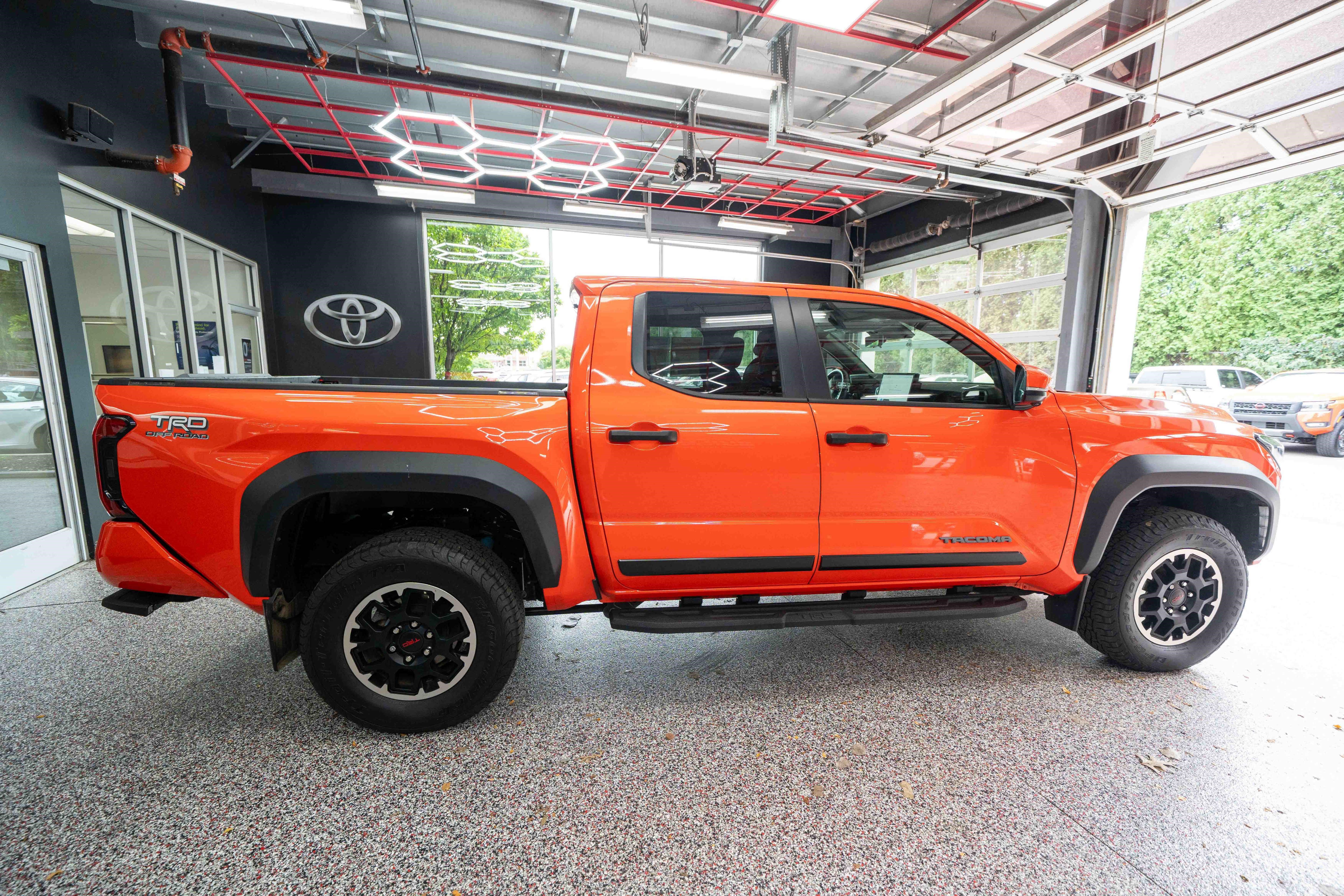 Used 2024 Toyota Tacoma TRD Off-Road w/ TRD Off Road Premium Package AWD/4WD image 4