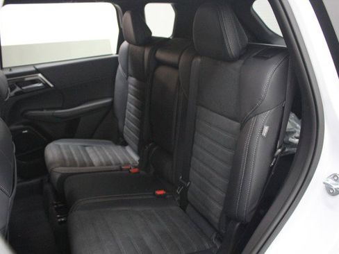 New 2026 Mitsubishi Outlander LE image 25