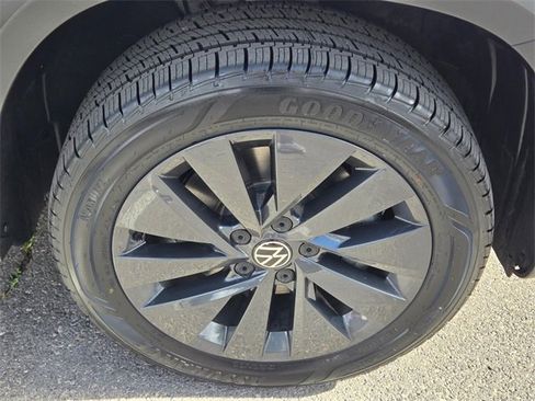 Used 2023 Volkswagen Taos S image 9