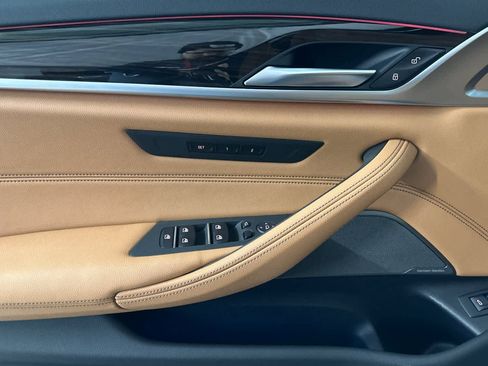 Used 2023 BMW 530e w/ Premium Package image 12