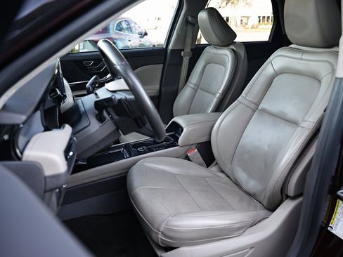 Used 2021 Lincoln Corsair FWD w/ Premium Package image 19