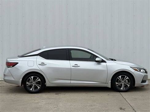 Used 2022 Nissan Sentra SV image 3