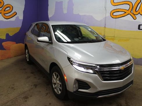 Used 2022 Chevrolet Equinox LT FWD image 2