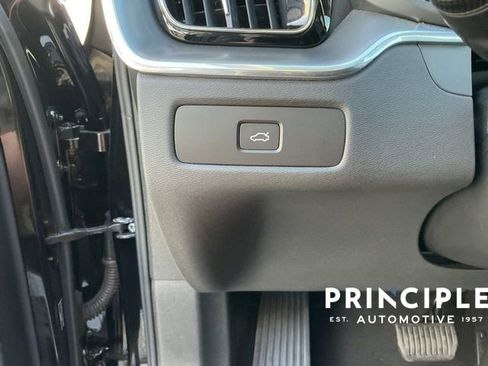 Certified 2025 Volvo XC60 B5 Core image 23