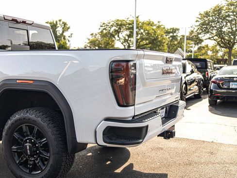 Used 2025 GMC Sierra 2500 AT4 w/ AT4 Premium Plus Package AWD/4WD image 13