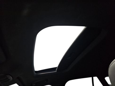 Used 2024 Chevrolet Trax RS w/ Sunroof Package FWD image 29