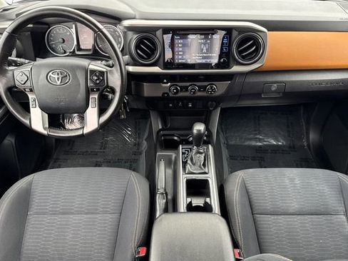 Certified 2018 Toyota Tacoma SR5 image 17