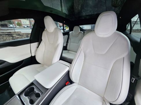 Used 2022 Tesla Model S Plaid image 27