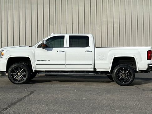 Used 2019 GMC Sierra 2500 Denali w/ Duramax Plus Package image 8