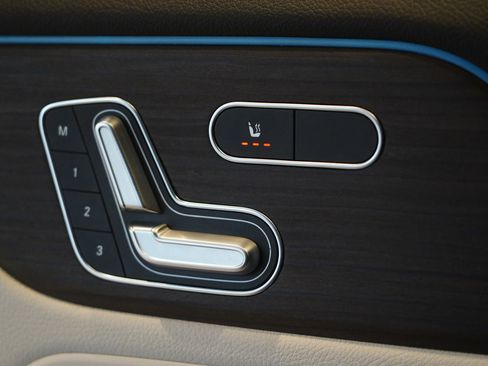 Used 2025 Mercedes-Benz GLA 250 4MATIC image 29