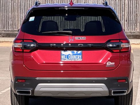 Certified 2025 Honda Pilot Touring image 5
