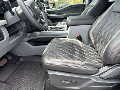 Used 2025 Ford F250 XLT w/ Black Appearance Package image 9