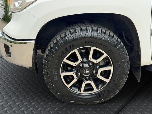 Used 2017 Toyota Tundra Limited w/ Limited Premium Package AWD/4WD image 10