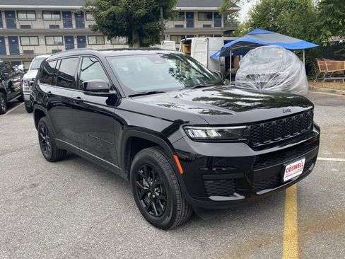 Used 2025 Jeep Grand Cherokee L Altitude image 2