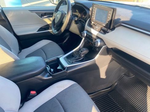 Used 2021 Toyota RAV4 XLE image 21