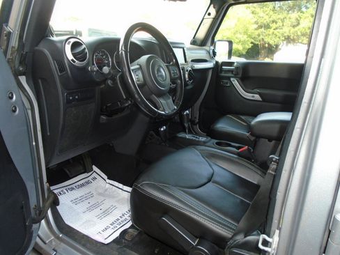 Used 2014 Jeep Wrangler Unlimited Rubicon AWD/4WD image 7