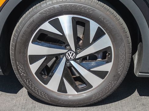 Used 2023 Volkswagen ID.4 Pro image 12