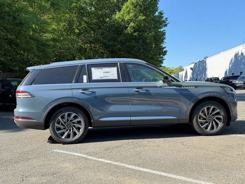 New 2026 Lincoln Aviator AWD image 2
